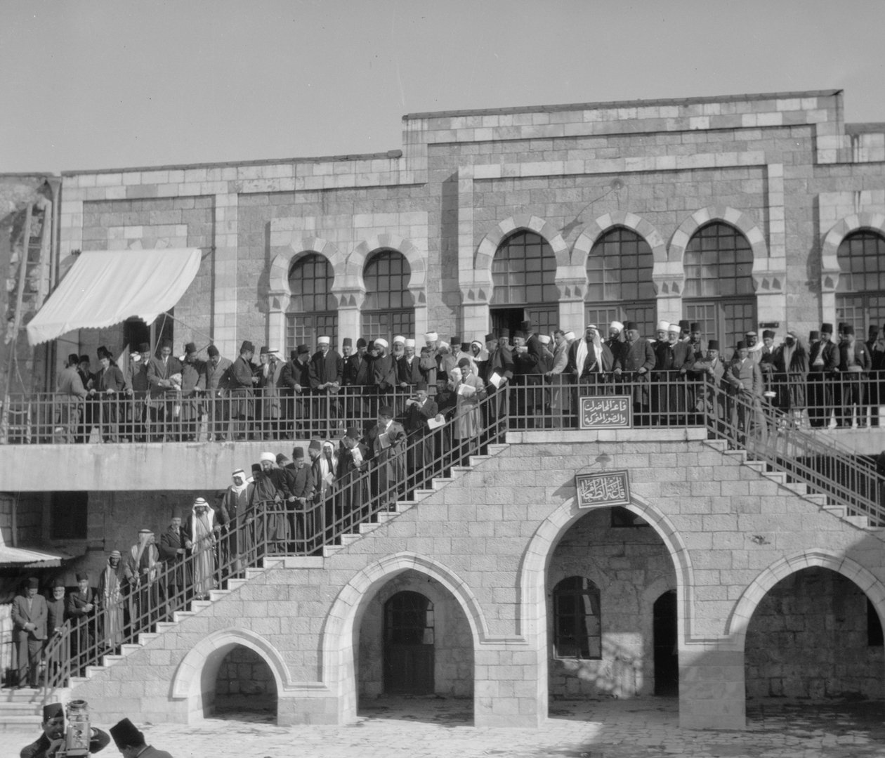 Reunión árabe en la Escuela Rawdat el Maaref en el sitio de la Torre de Antonia, 1929 de Unbekannt Unbekannt