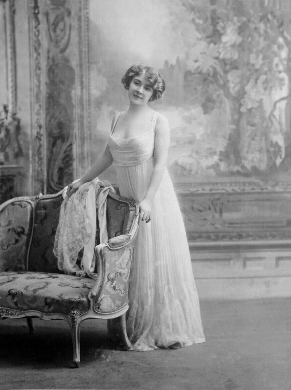 Amélie Diéterle en su debut como actriz en el Théâtre des Variétés de Nadar