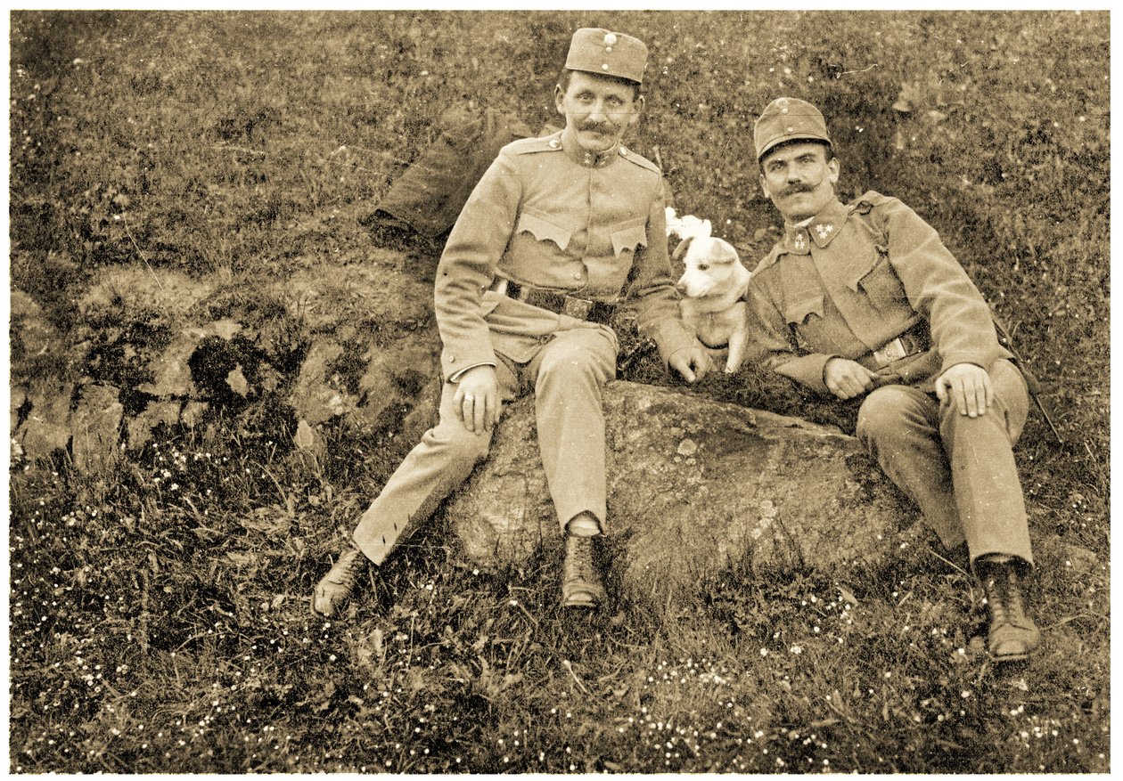 Soldados austriacos con un perro, 1914-18 de Unknown