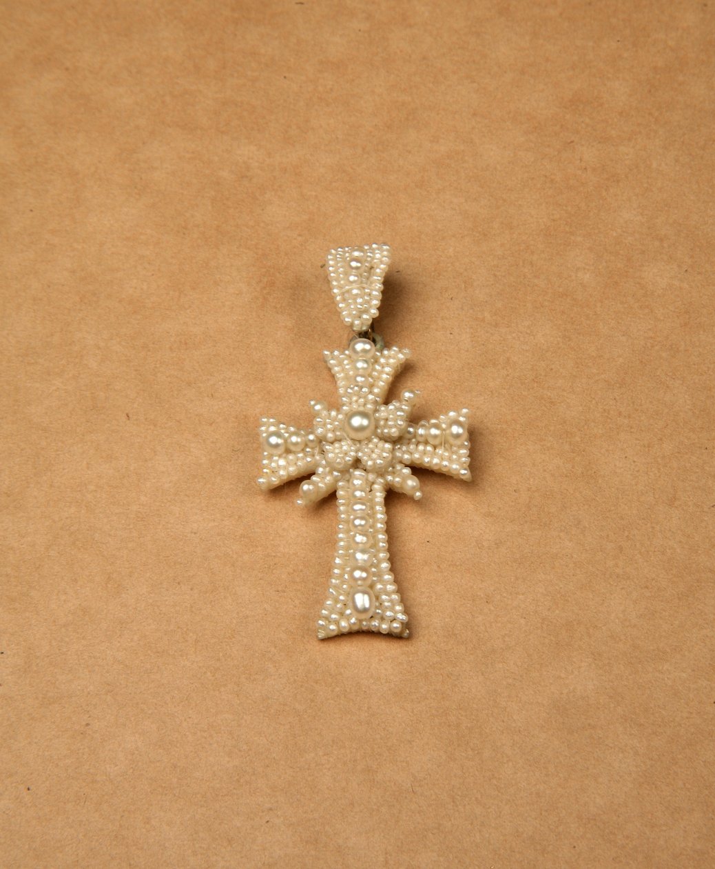 Colgante cruciforme, c.1855-80 de English School