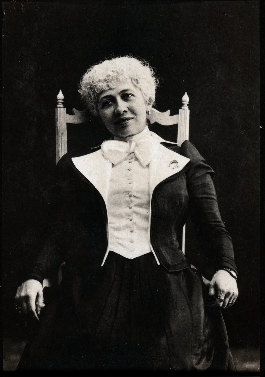 Retrato de Severine (1855-1929), socialista, periodista, escritora y feminista francesa de French Photographer
