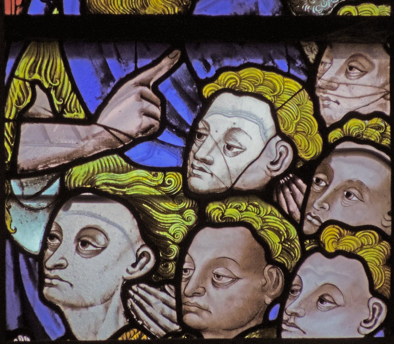 Ventana que representa a los hijos del donante de French School