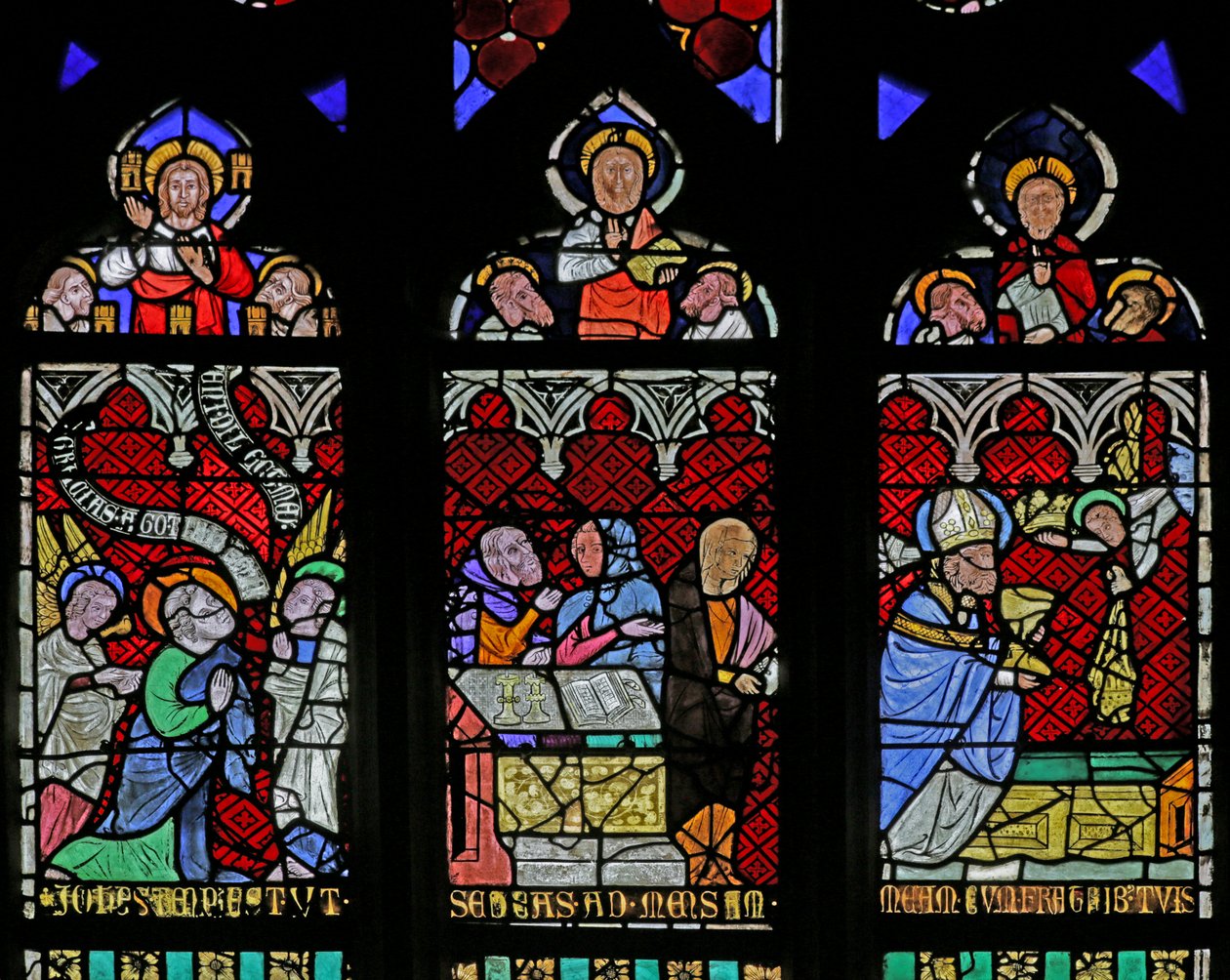 Ventana que representa a San Juan escuchando el llamado de Jesús de French School