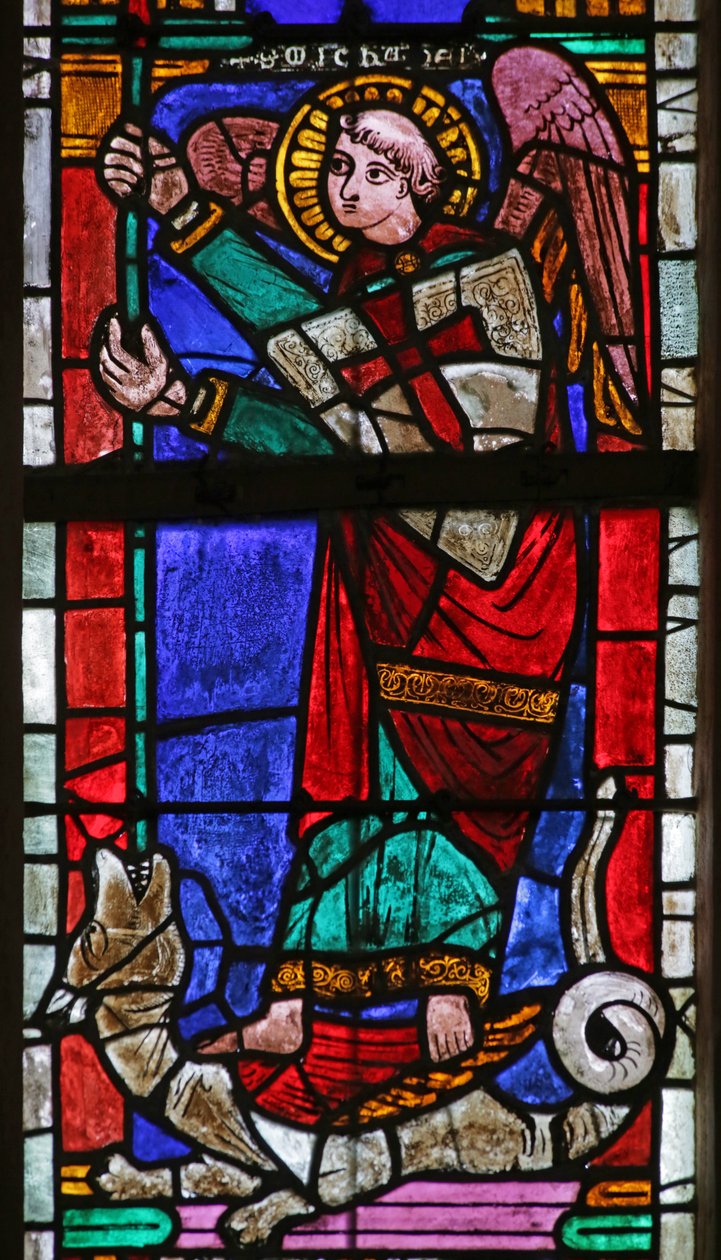 Ventana que representa a San Miguel de French School