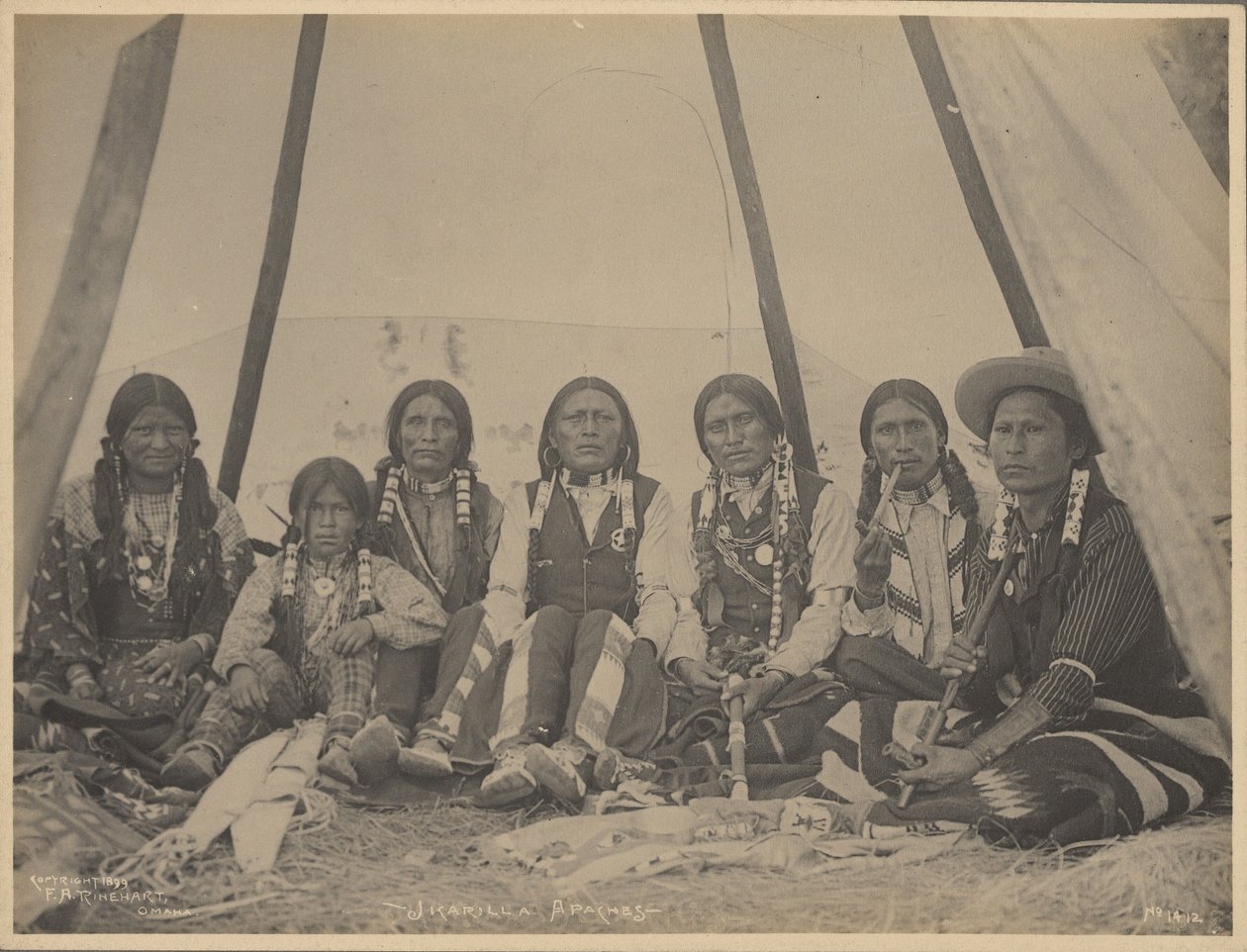 Jicarilla, Apaches de Adolph F. Muhr