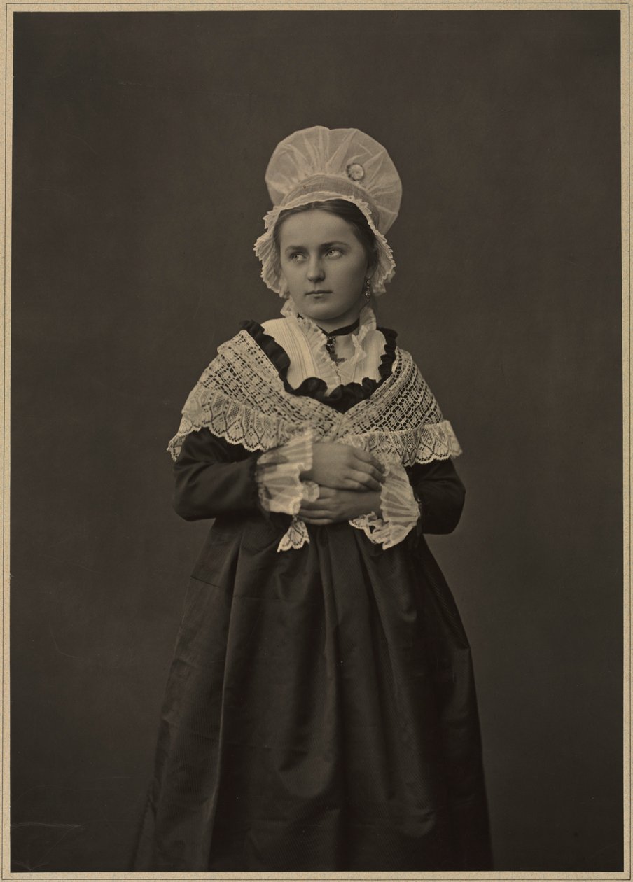 Mujer con vestido de Lorena, c. 1860s-70s de Adolphe Braun