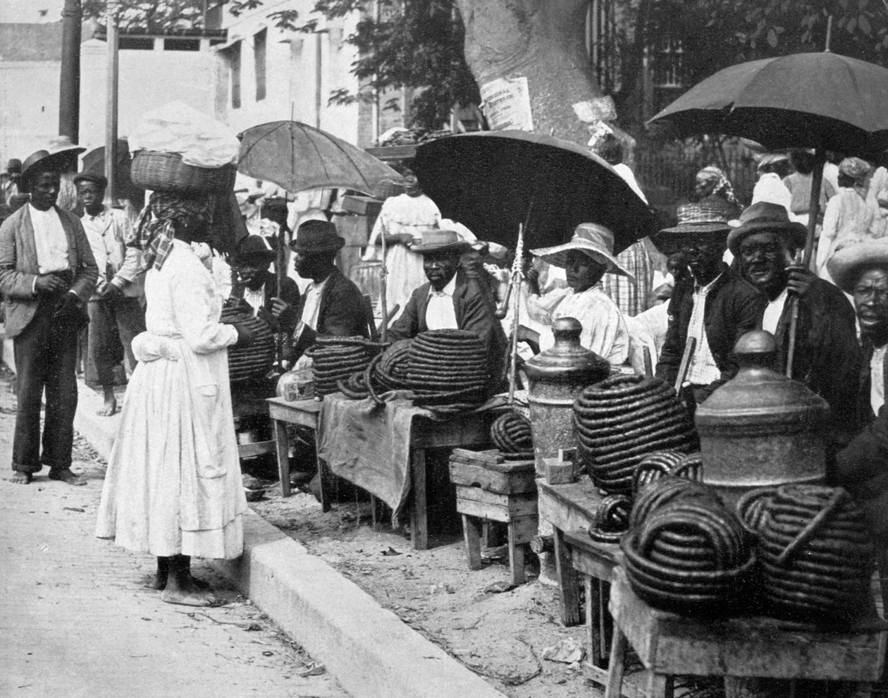 Vendedores de tabaco en cuerda, Jamaica, c1905 de Adolphe Duperly and Son
