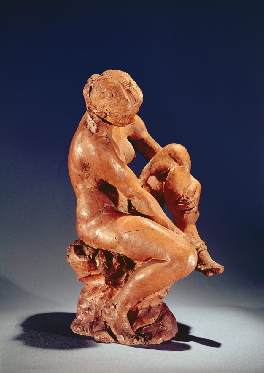 Mujer quitándose las medias, c.1870 de Aime Jules Dalou