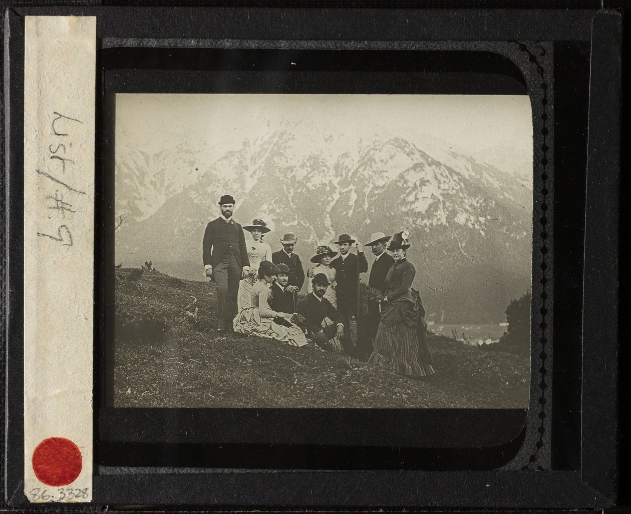 Familia y amigos en Mittenwalk, c. 1884 de Alfred Stieglitz