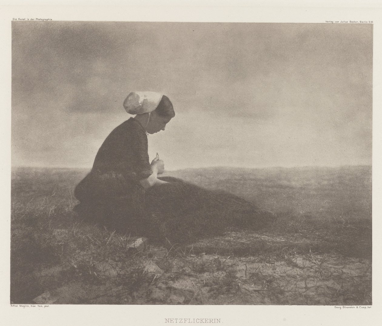 Netzflickerin (Reparar redes), Katwijk 1894 de Alfred Stieglitz