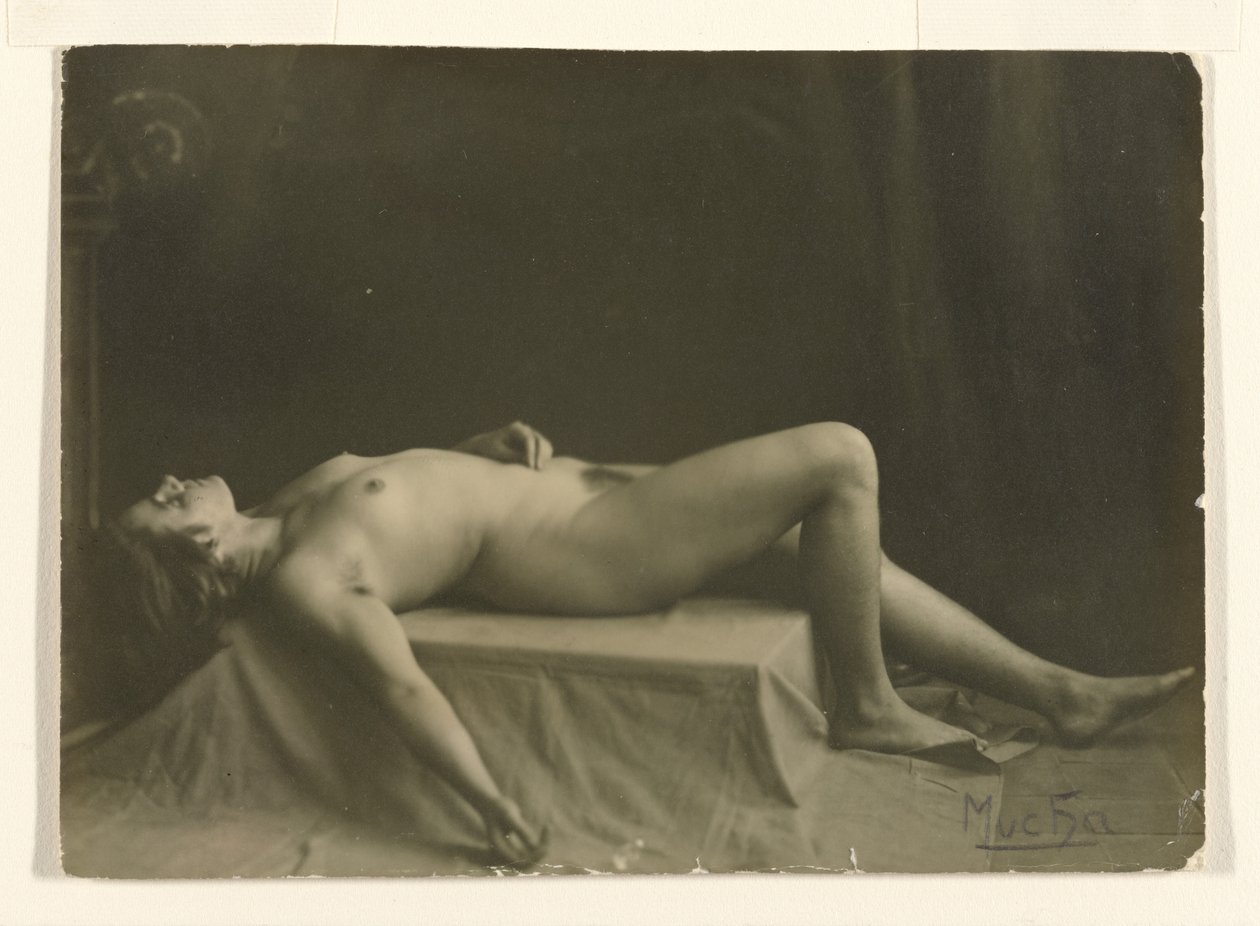 [Desnudo reclinado] de Alphonse Maria Mucha