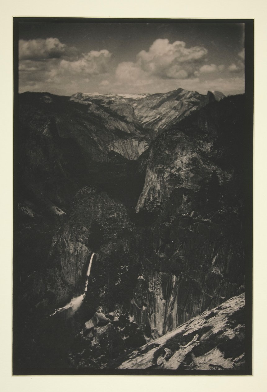 Yosemite: cascada distante de Alvin Langdon Coburn