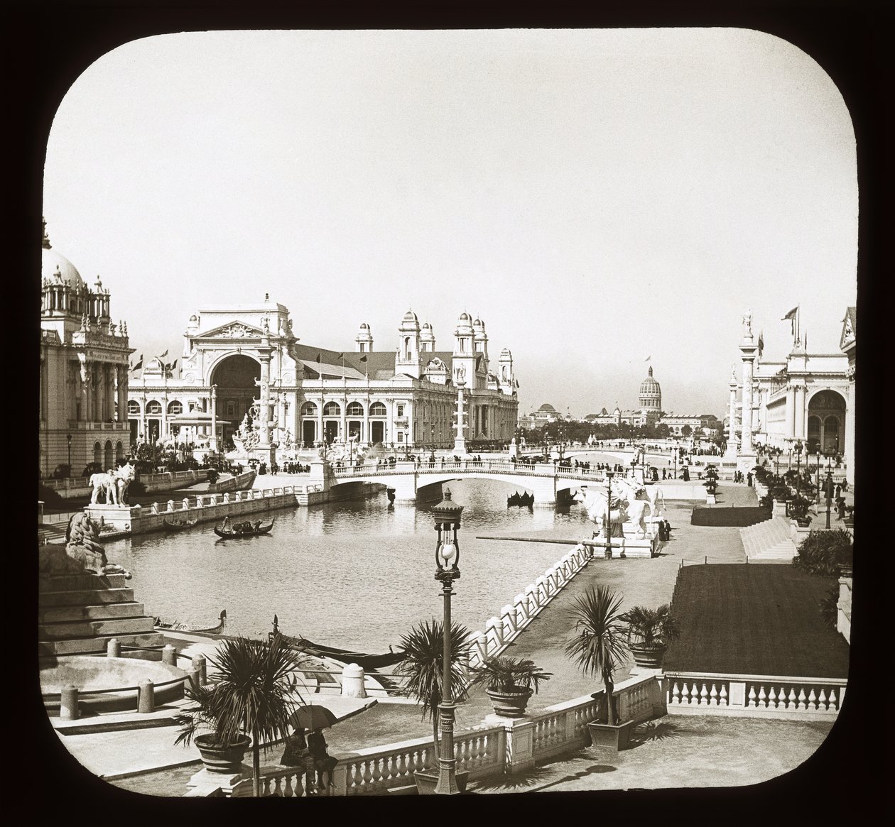 Exposición Mundial Colombina: vista exterior, Chicago, 1893 de American Photographer