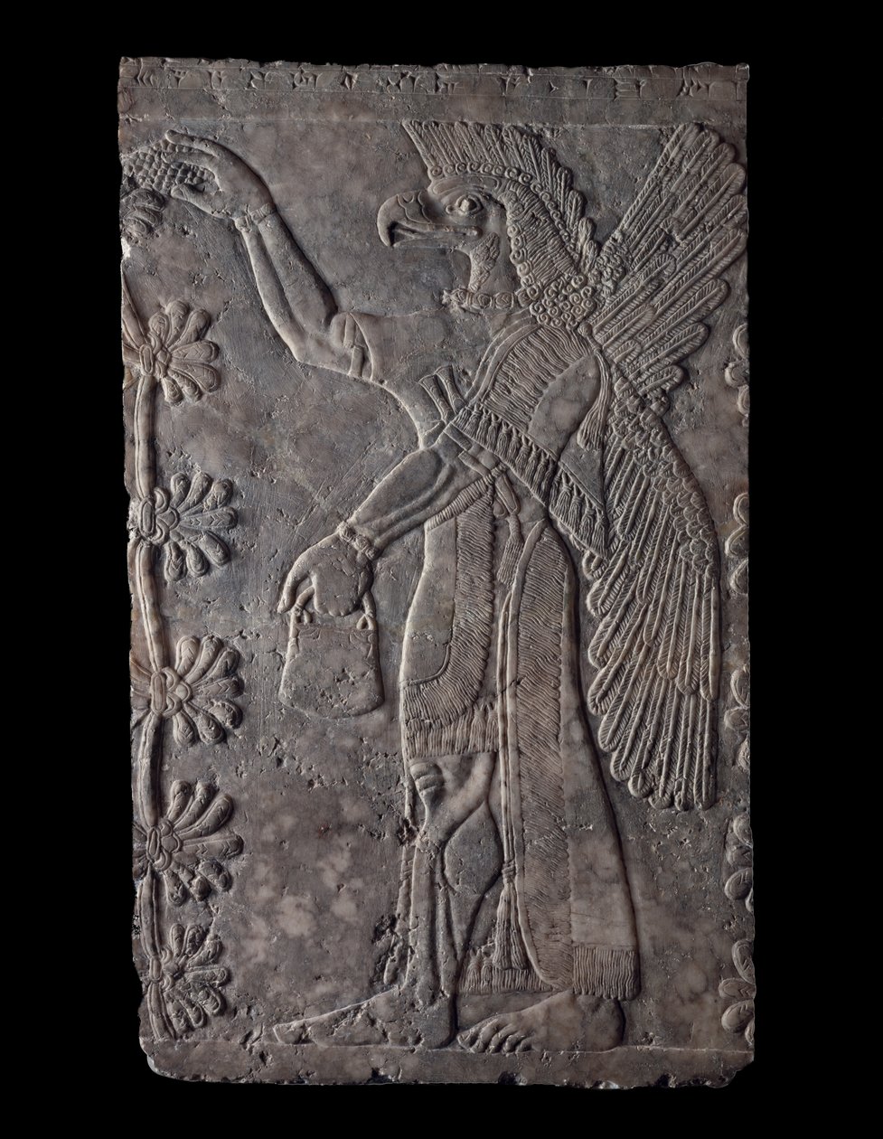 Figura alada con cabeza de águila de Assyrian