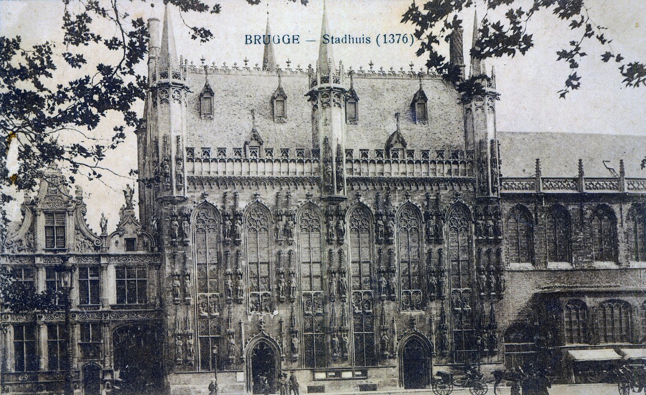 Postal que representa el Stadhuis en Brujas, c.1912 de Belgian Photographer
