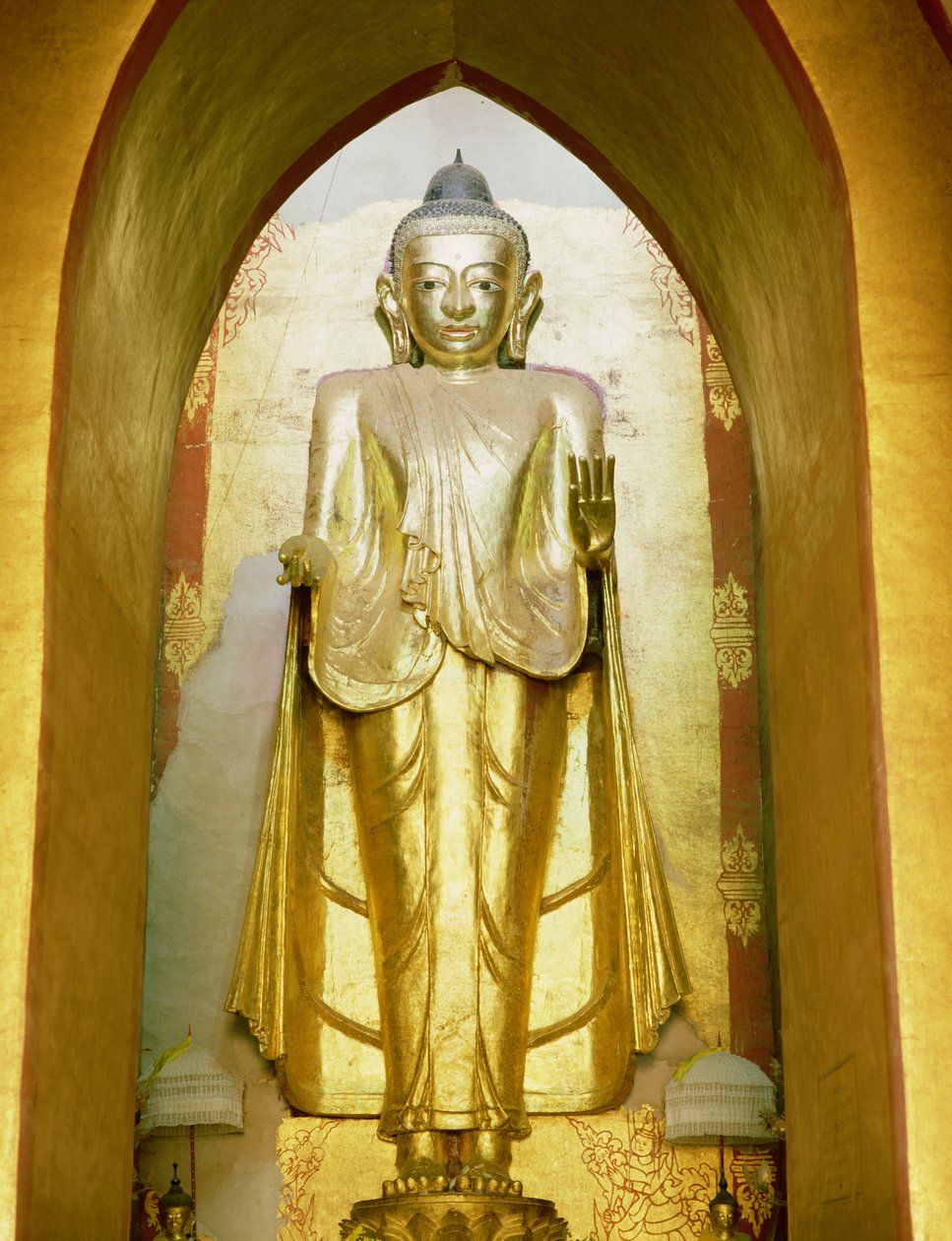 Buda de pie (oro) de Burmese School