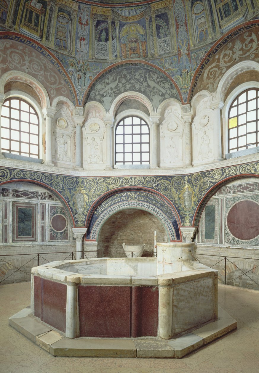 El ábside con la pila bautismal de Byzantine