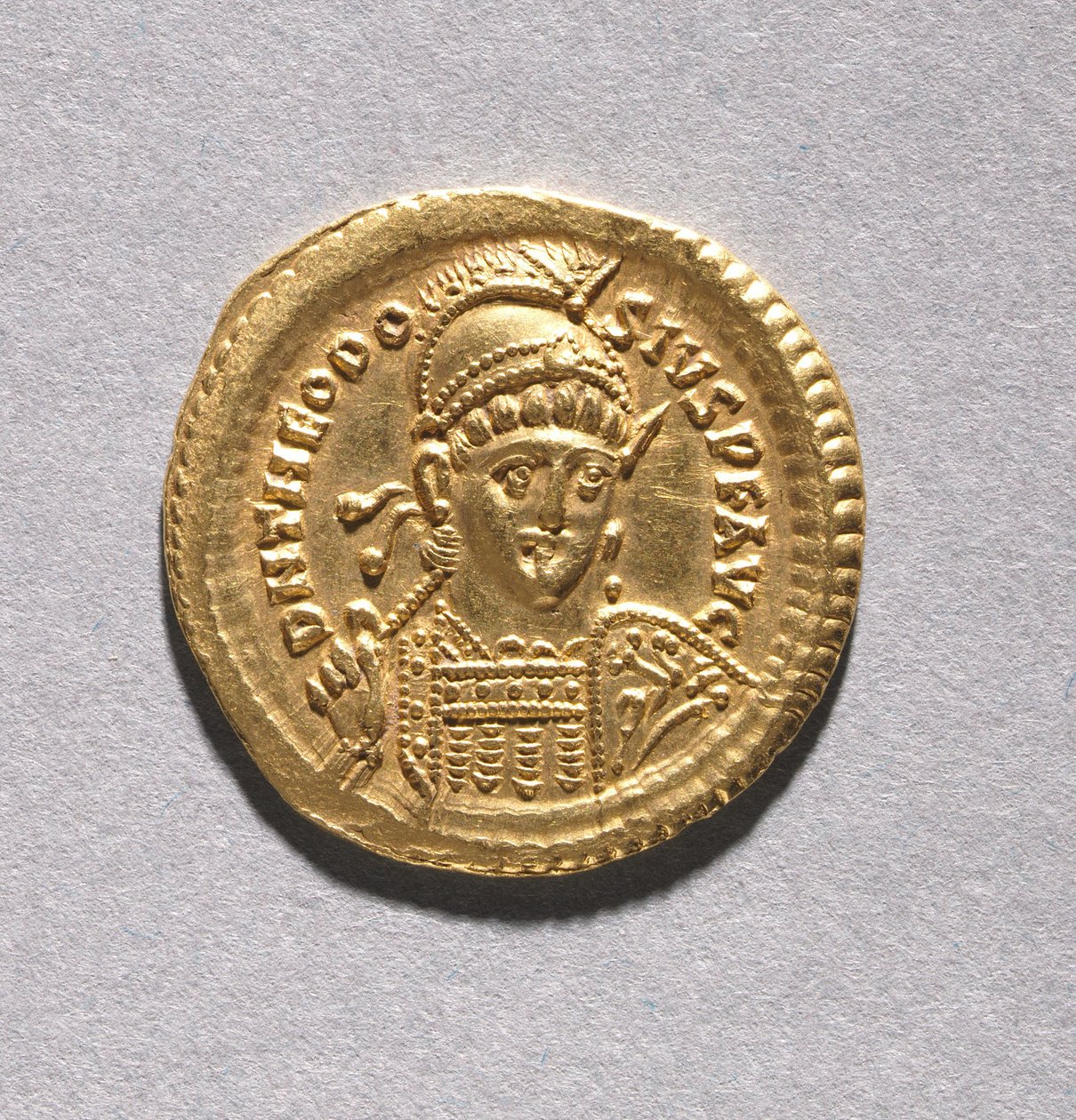 Solidus de Teodosio II y Valentiniano III de Byzantine