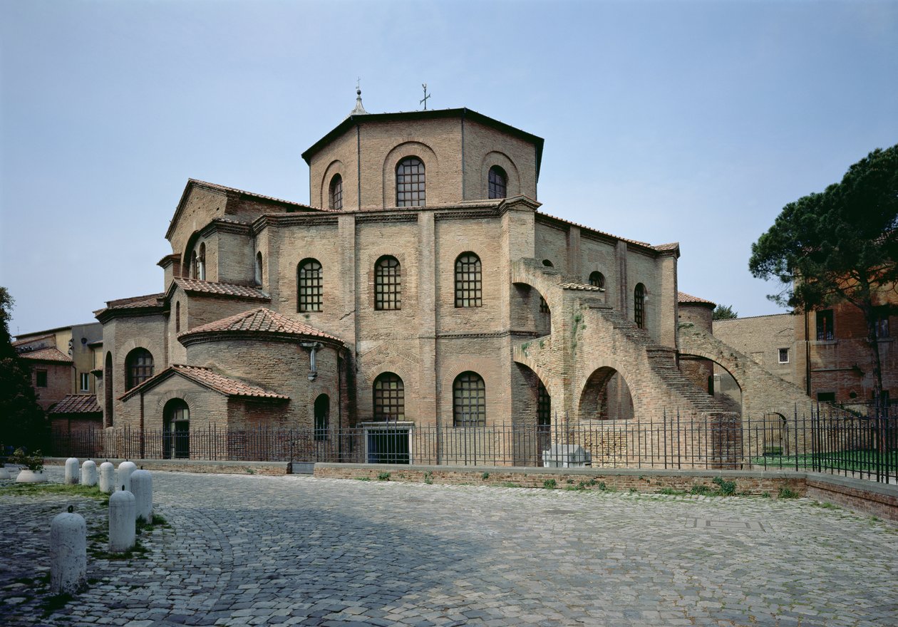 Fachada trasera de la iglesia, c.547 d.C. de Byzantine School