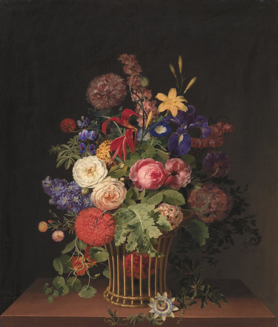Una cesta ligera de mimbre con flores de C.D. Fritzsch
