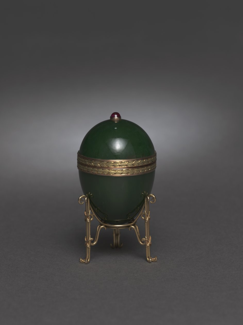 Huevo de jade con soporte, después de 1900 de Carl Fabergé