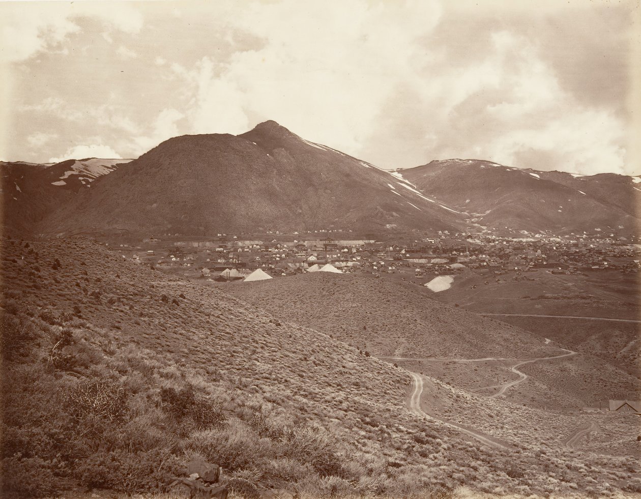 Virginia City, 1875, impreso ca. 1876 de Carleton Emmons Watkins