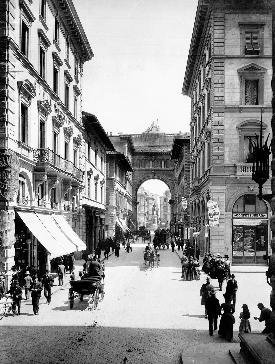 Via Strozzi, Florencia, c.1890 de Carlo Brogi