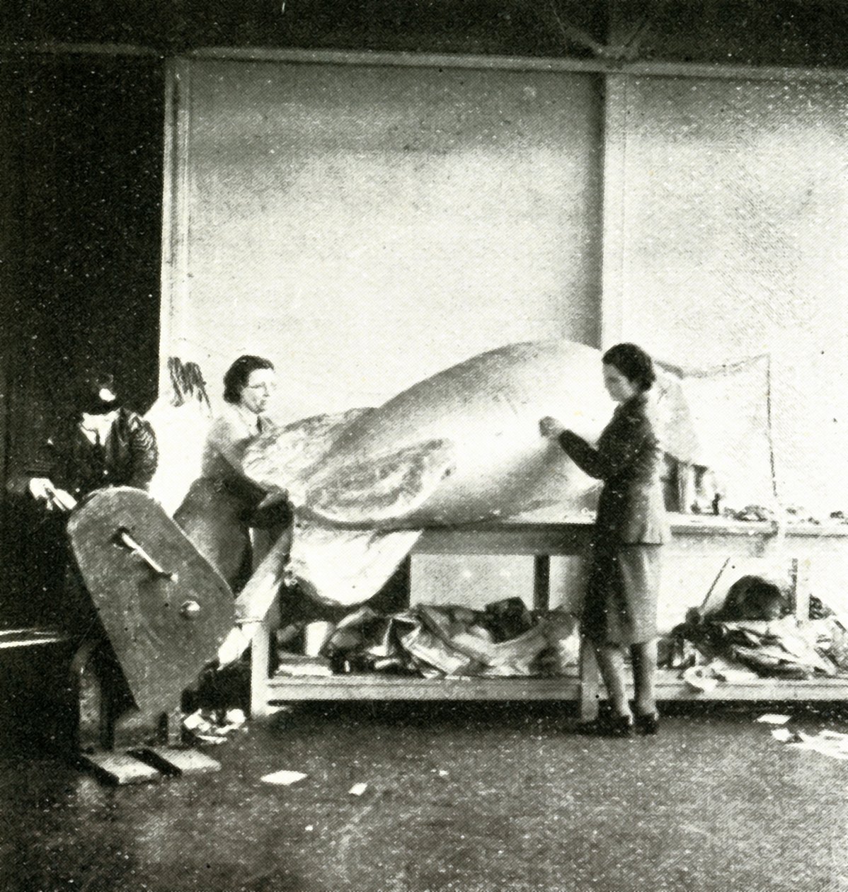 Reparación de globos de barrera, c. 1943 de Cecil Beaton