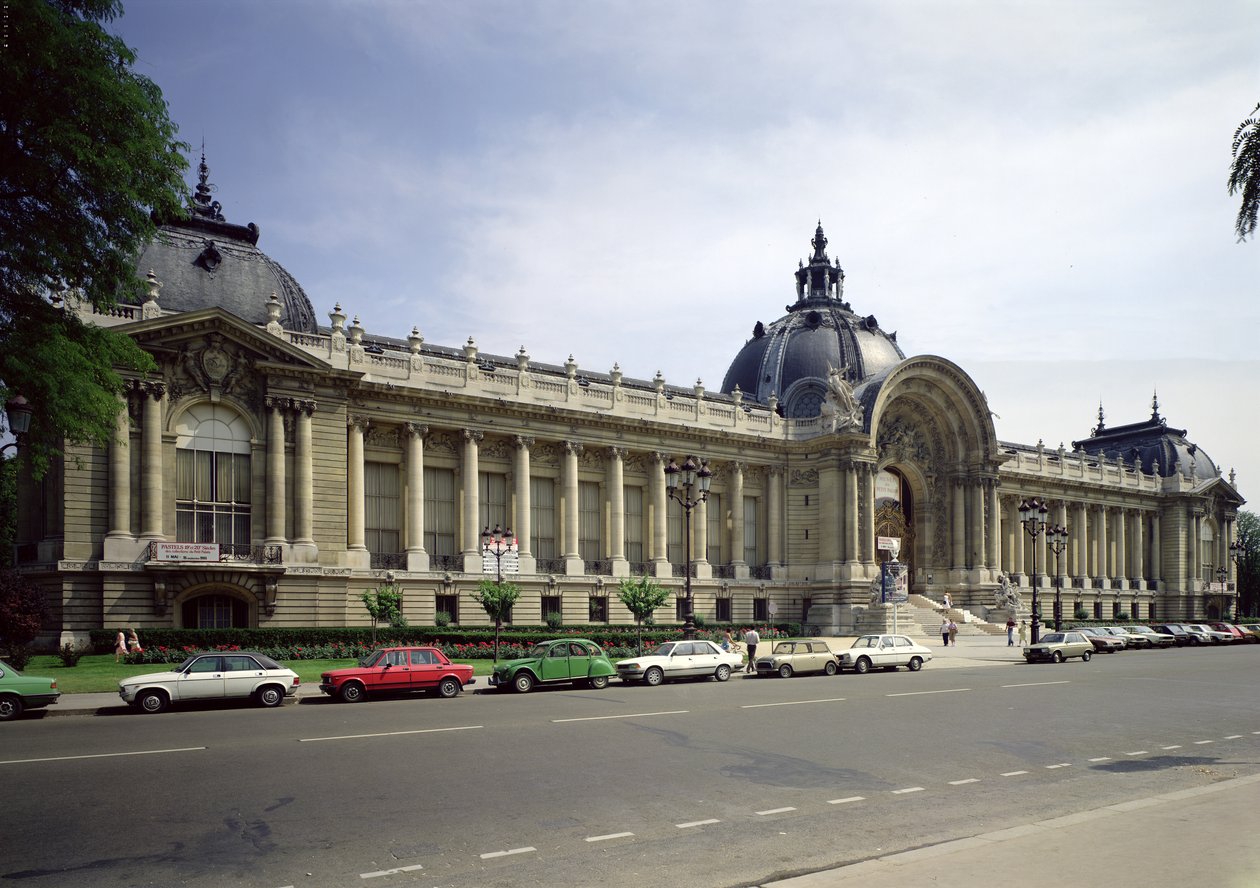 Vista de la fachada del Petit-Palais, construido en 1900 de Charles Louis Girault