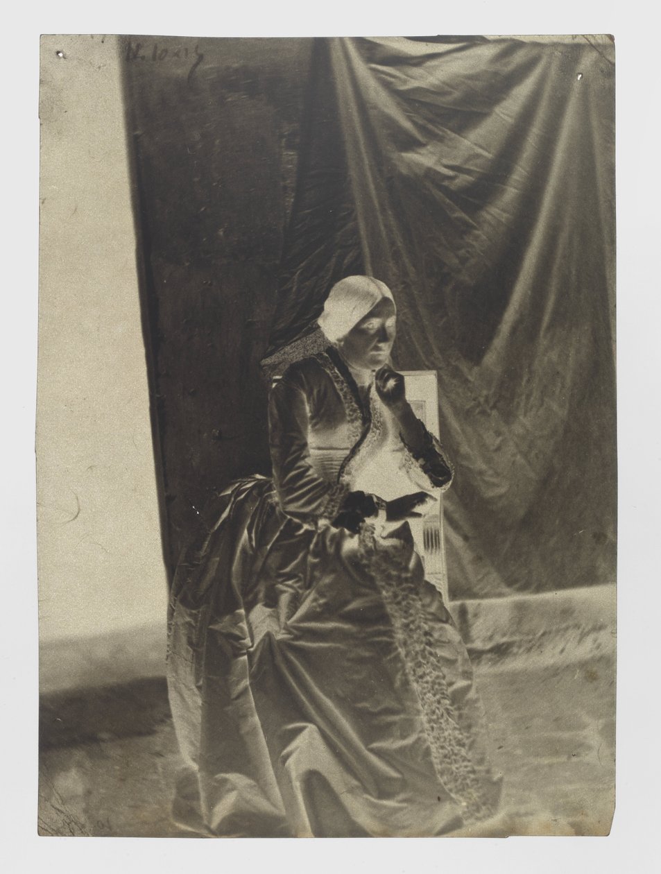 Retrato de una mujer sentada desconocida de Charles Nègre