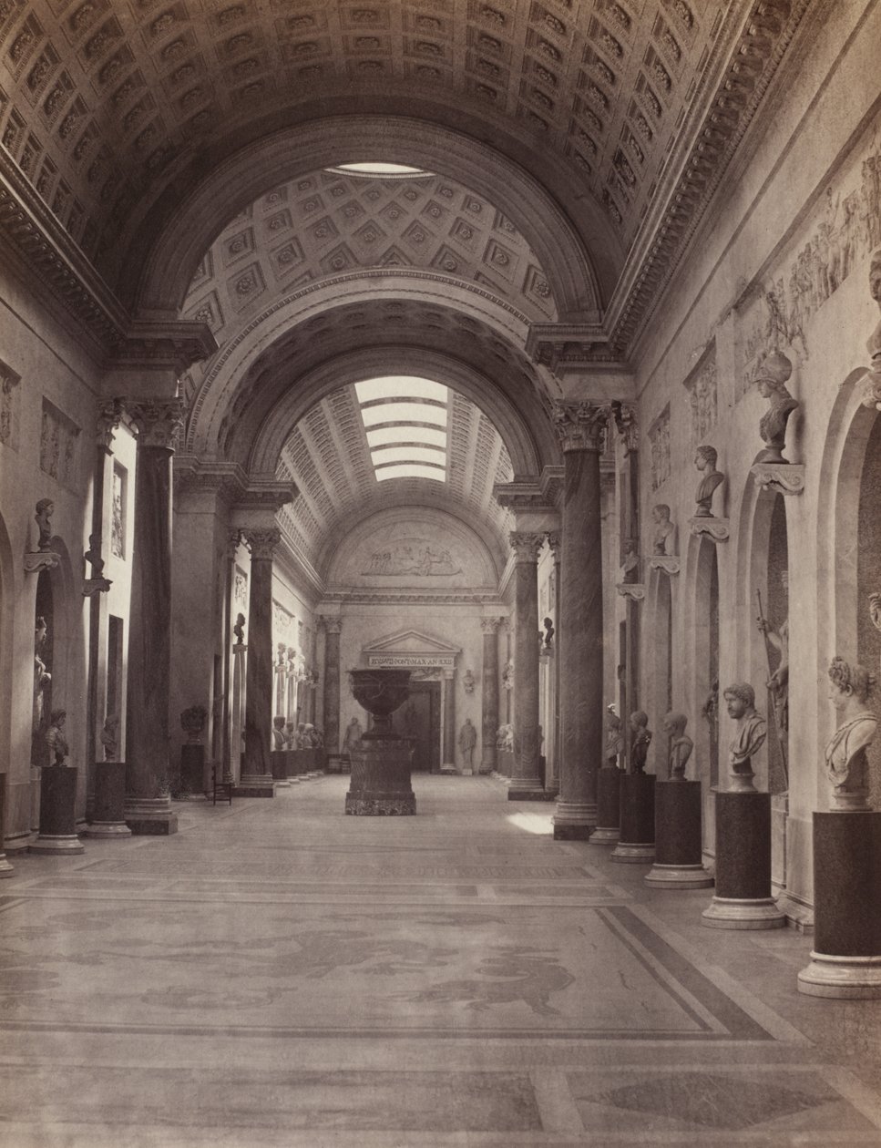 Vaticano: Galerie Nuovo Braccio, c. 1860 de Charles Soulier