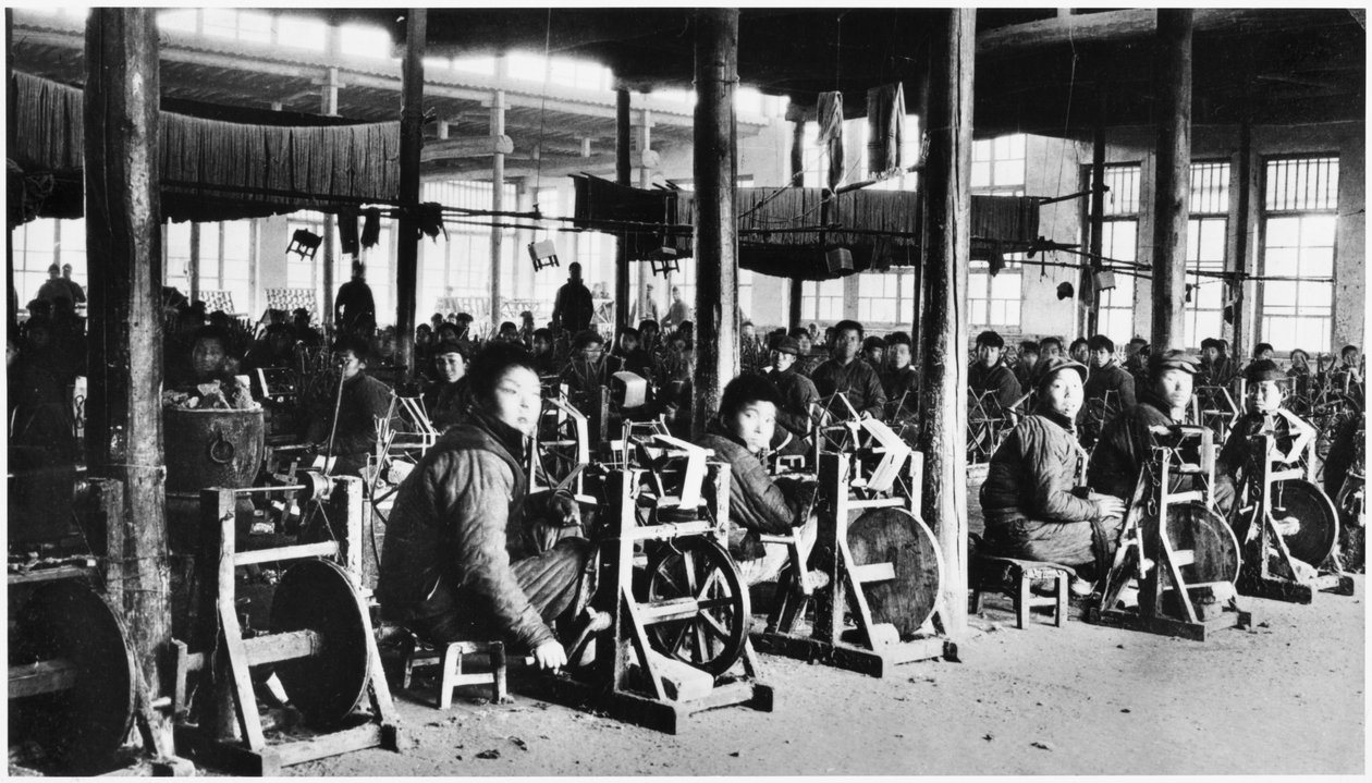Fábrica dirigida por chinos cerca de Chihsien, c.1930 de Chinese Photographer