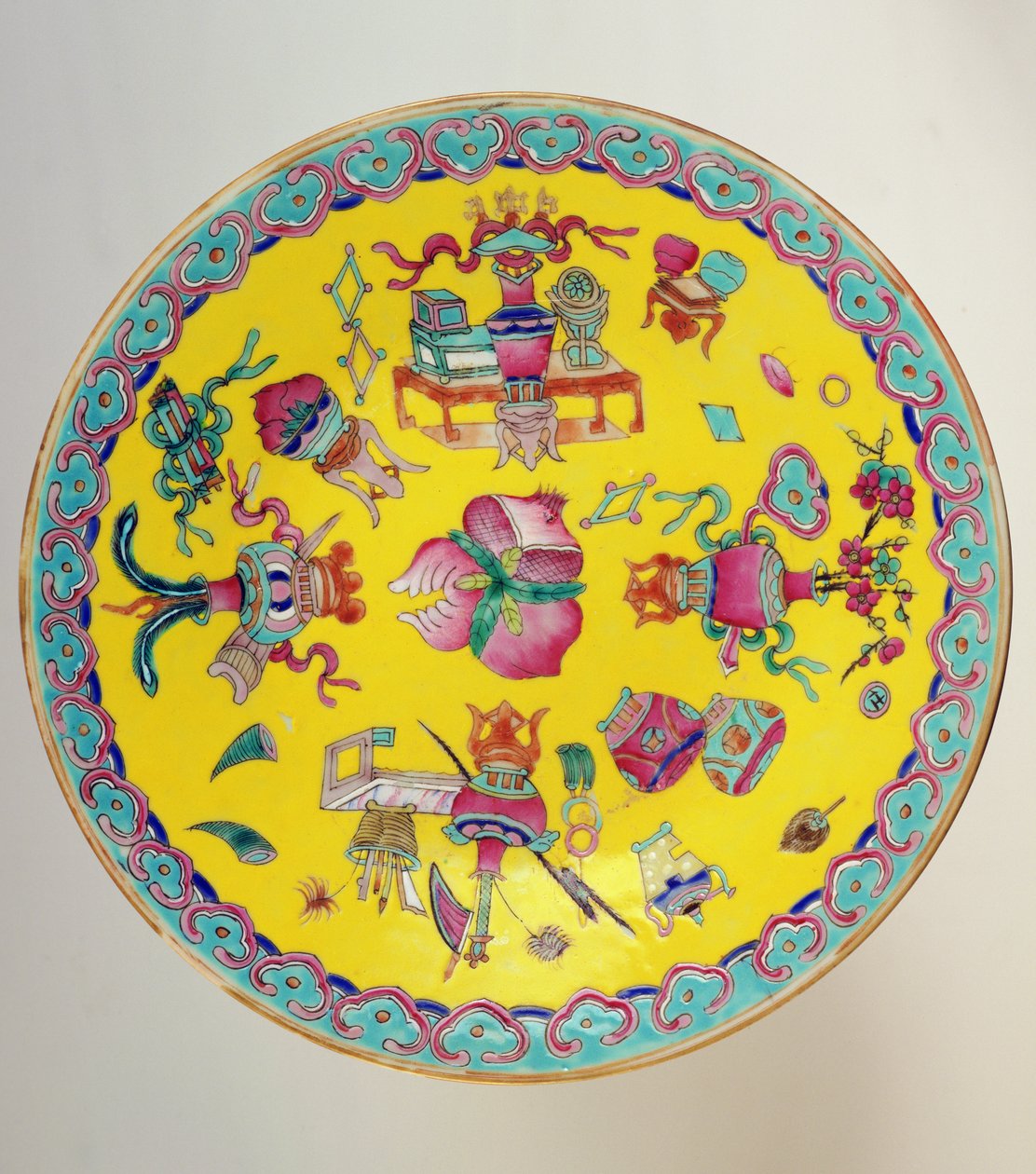Plato decorado, 1736-95 de Chinese School