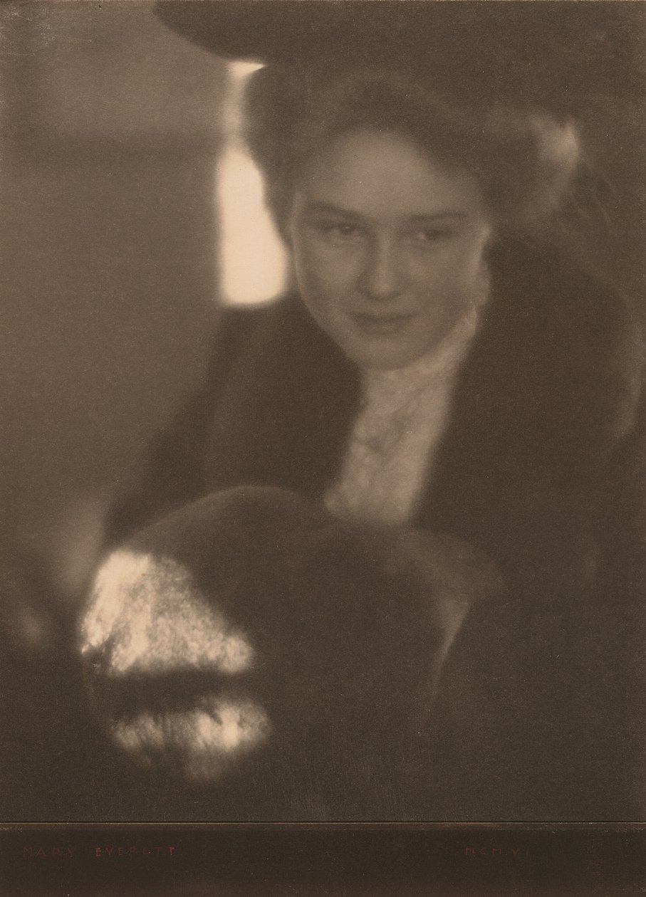 Niña con Manguito de Clarence H White