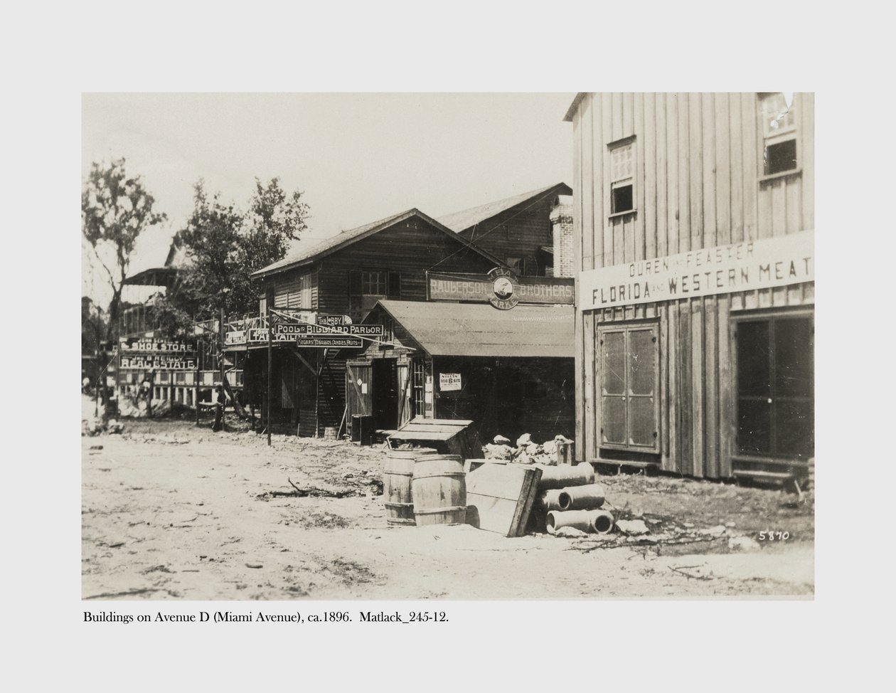 Edificios en la Avenida D (Avenida Miami), c.1896 de Claude C. Matlack