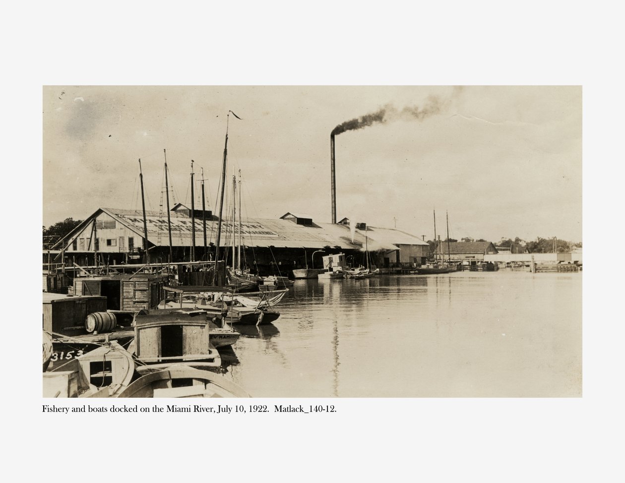 Pesquerías y barcos atracados en el Río Miami, 10 de julio de 1922 de Claude C. Matlack