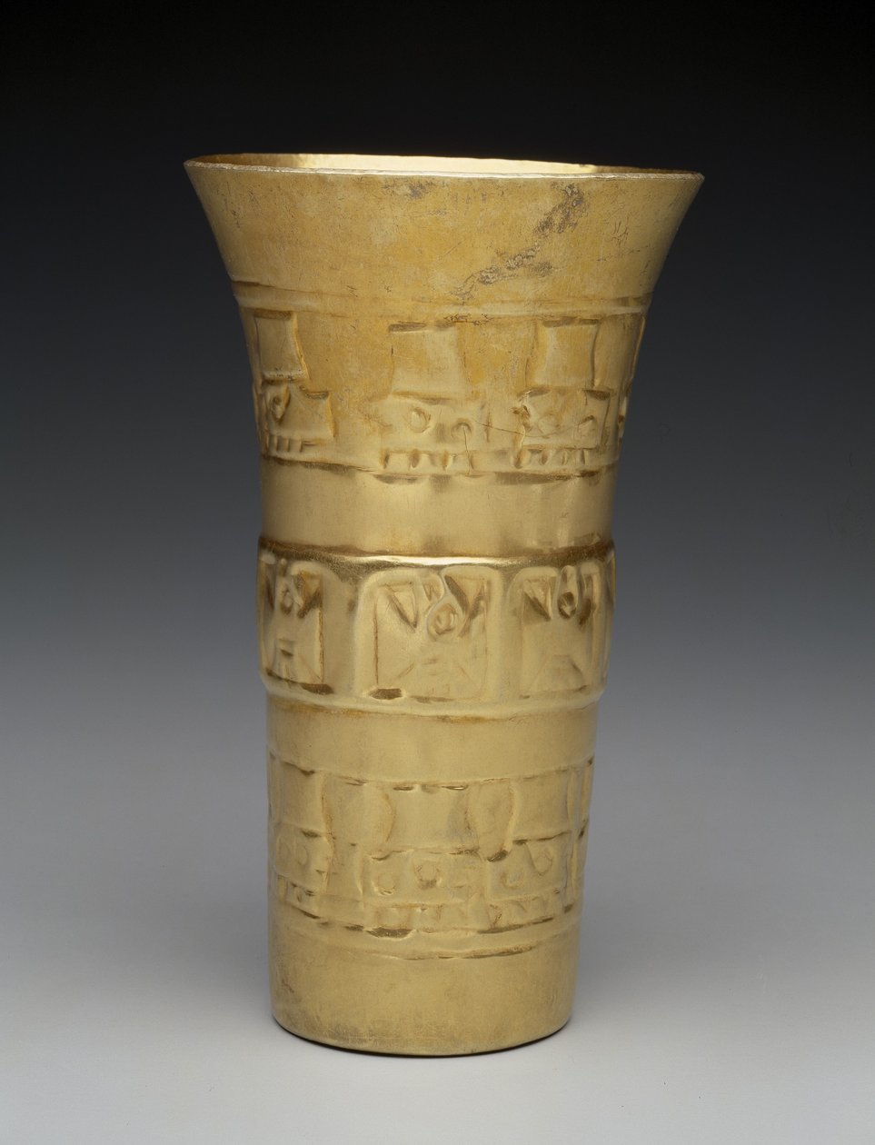 Copa: Pájaros y Cabezas, 900-1100 (oro) de Culture Sicán