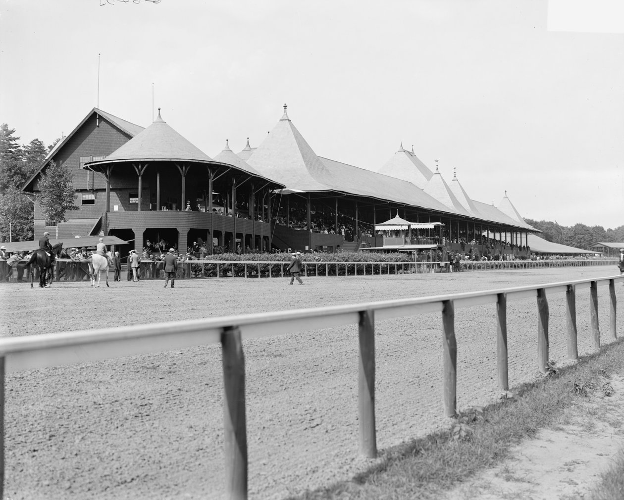 Saratoga Springs, N.Y., tribuna, hipódromo, c.1900-10 de Detroit Publishing Co.