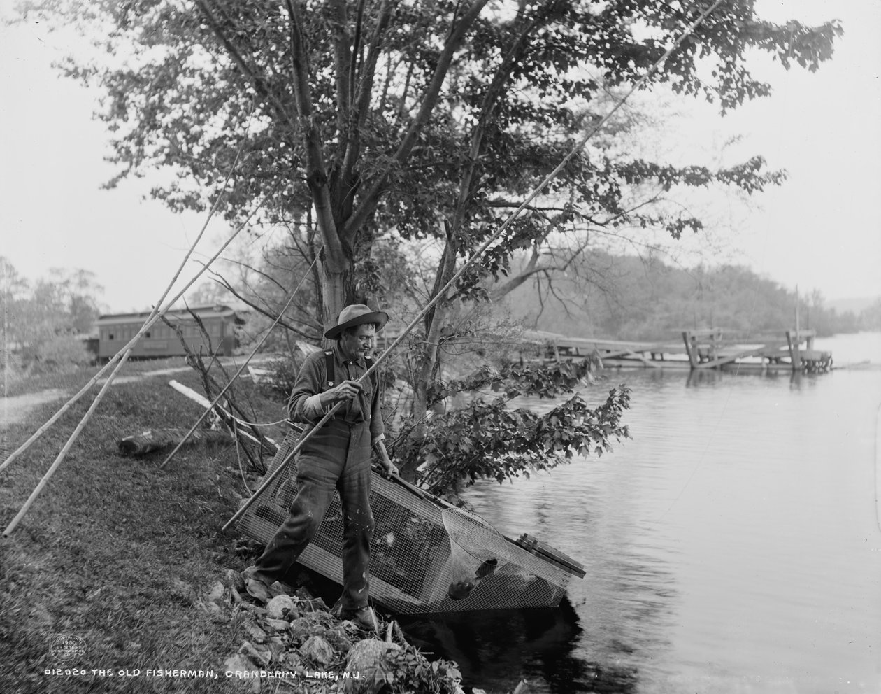 El Viejo Pescador, Cranberry Lake, N.J., c.1900 de Detroit Publishing Co.