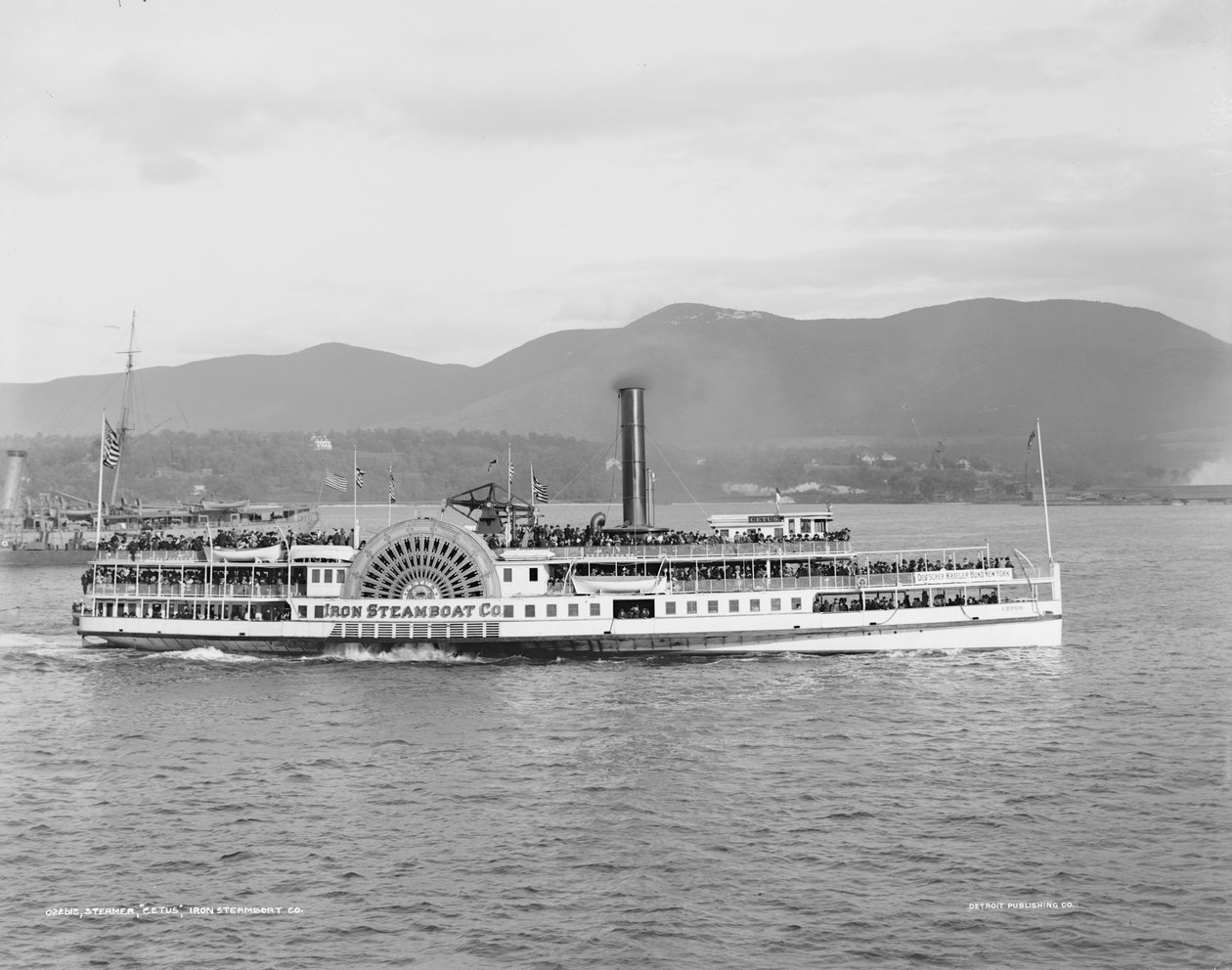 Vapor Cetus, Iron Steamboat Co. 1909 de Detroit Publishing Co.
