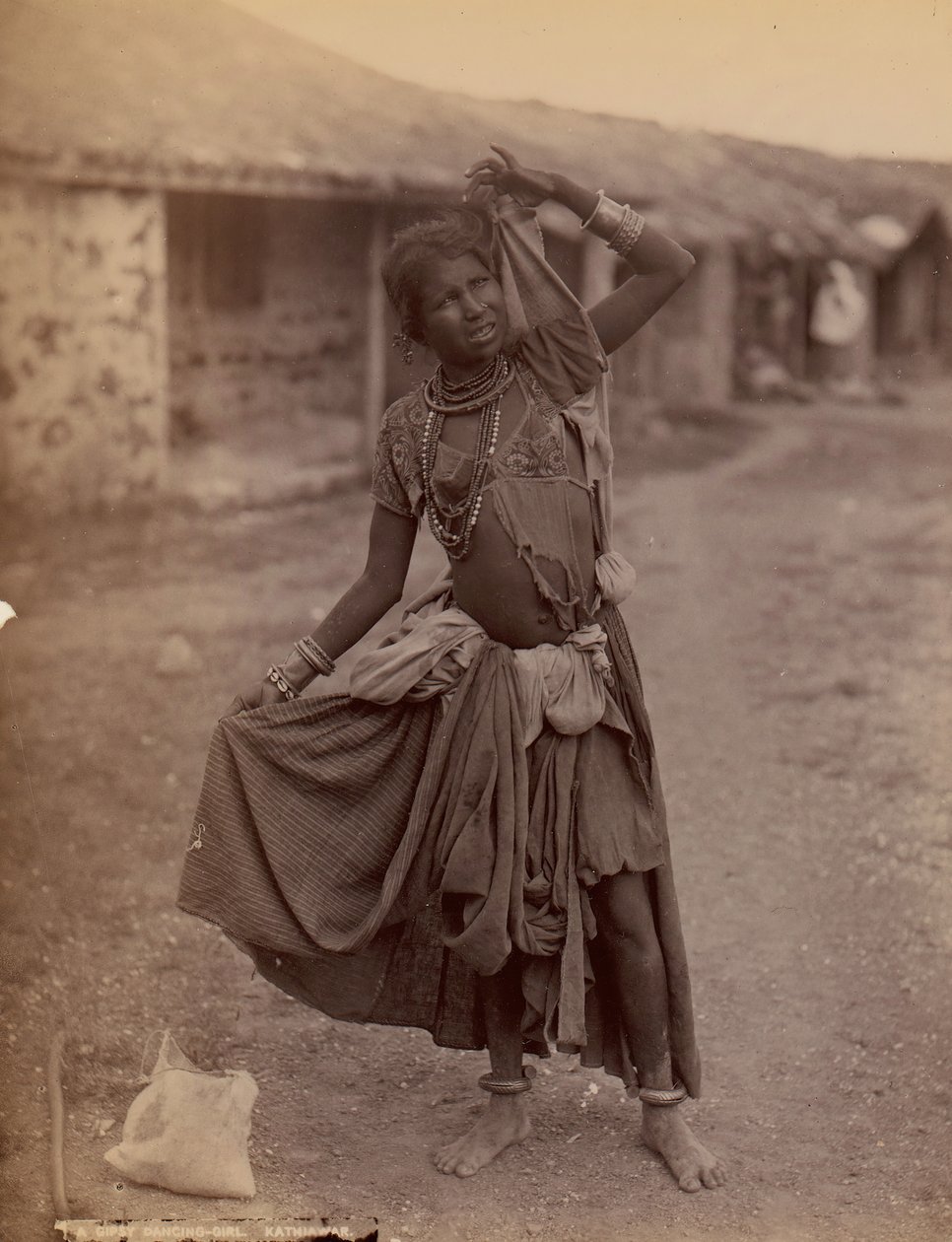 [Una Gitana Bailarina, Kathiawar], ca. 1915 de E. Taurines
