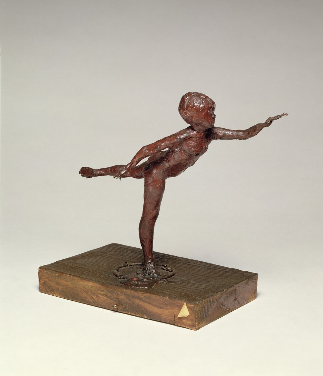Arabesco sobre la pierna derecha, brazo izquierdo al frente, c.1882-95 de Edgar Degas
