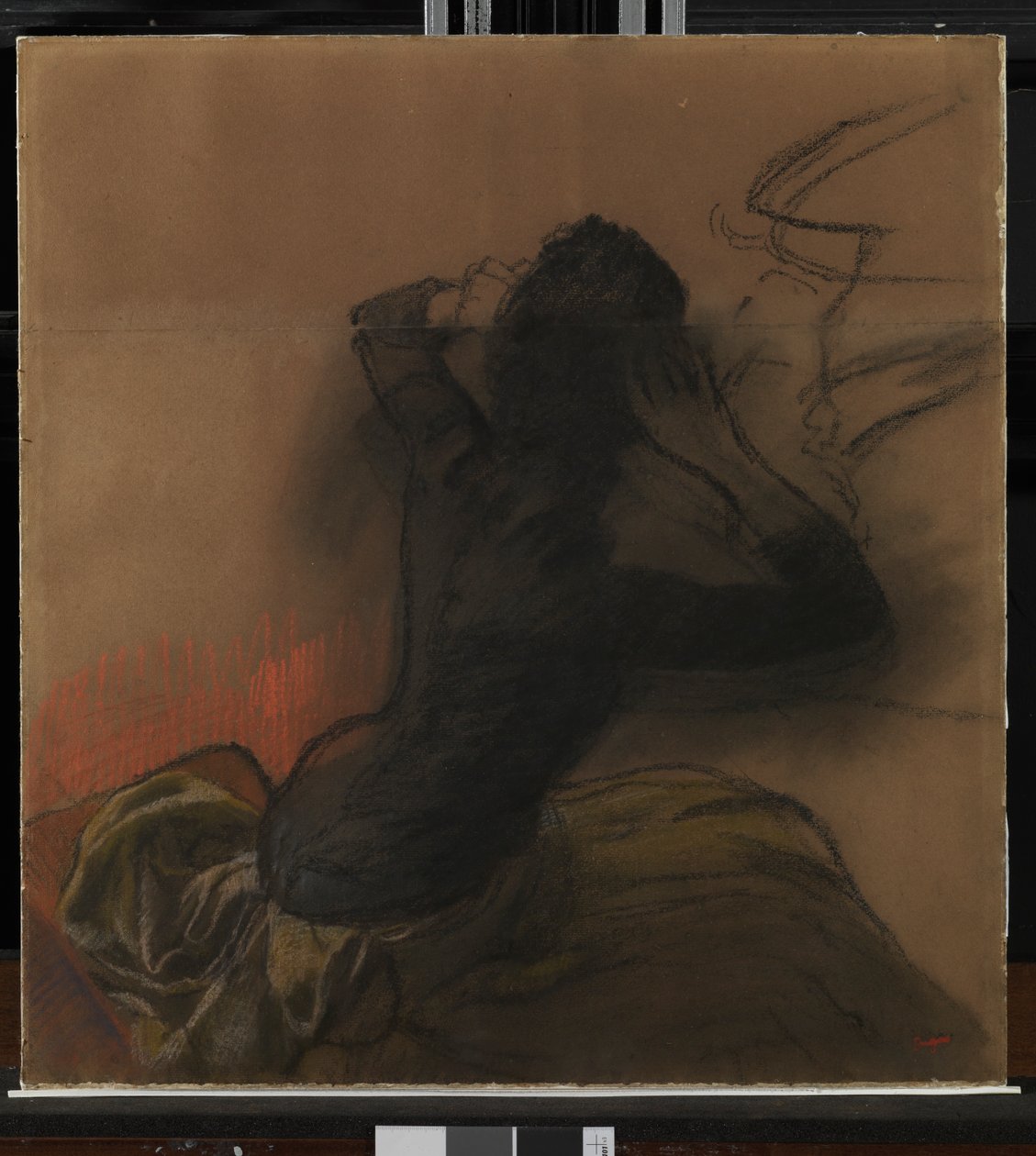 Mujer arreglándose el cabello, c.1884 de Edgar Degas