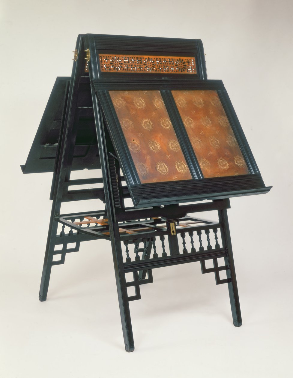 Caballete (madera ebonizada) de Edward William Godwin