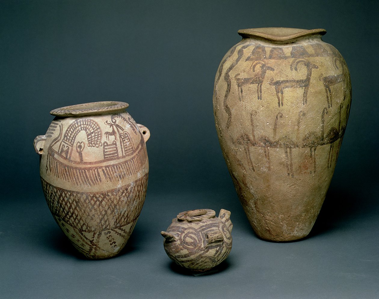 Jarrón decorado con varios frisos de animales y patrones geométricos, Egipto, Período Naqada I (4000-3500 a.C.) y Período Naqada II (3500-3100 a.C.) de Egyptian