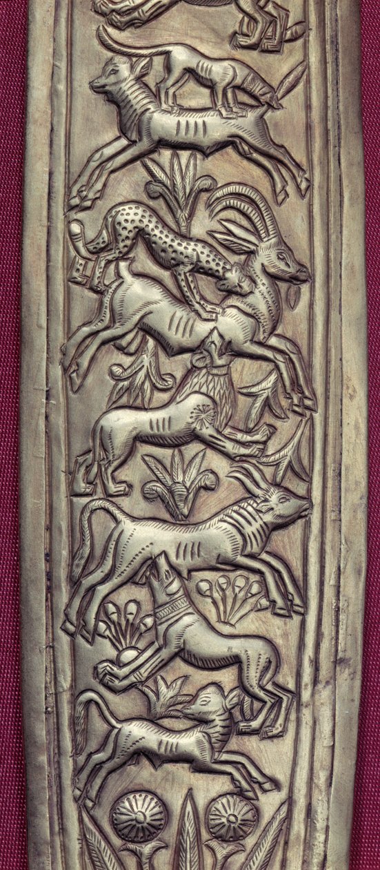 Antílope, ciervo y un ternero siendo atacados por un leopardo, un león y un perro, detalle de la funda de una daga del tesoro de Tutankamón, c.1340 a.C. oro y hierro de Egyptian 18th Dynasty