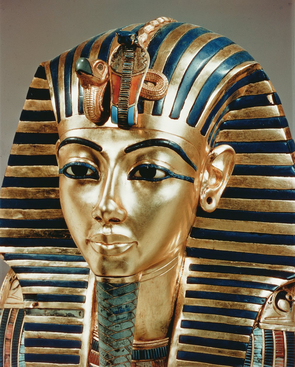 La máscara de oro, del Tesoro de Tutankamón c.1370-52 a.C. de Egyptian 18th Dynasty