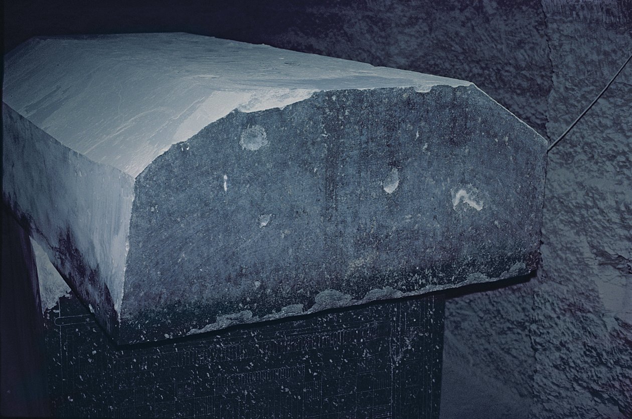 Sarcófago de un toro Apis en el Serapeum de Egyptian 26th Dynasty