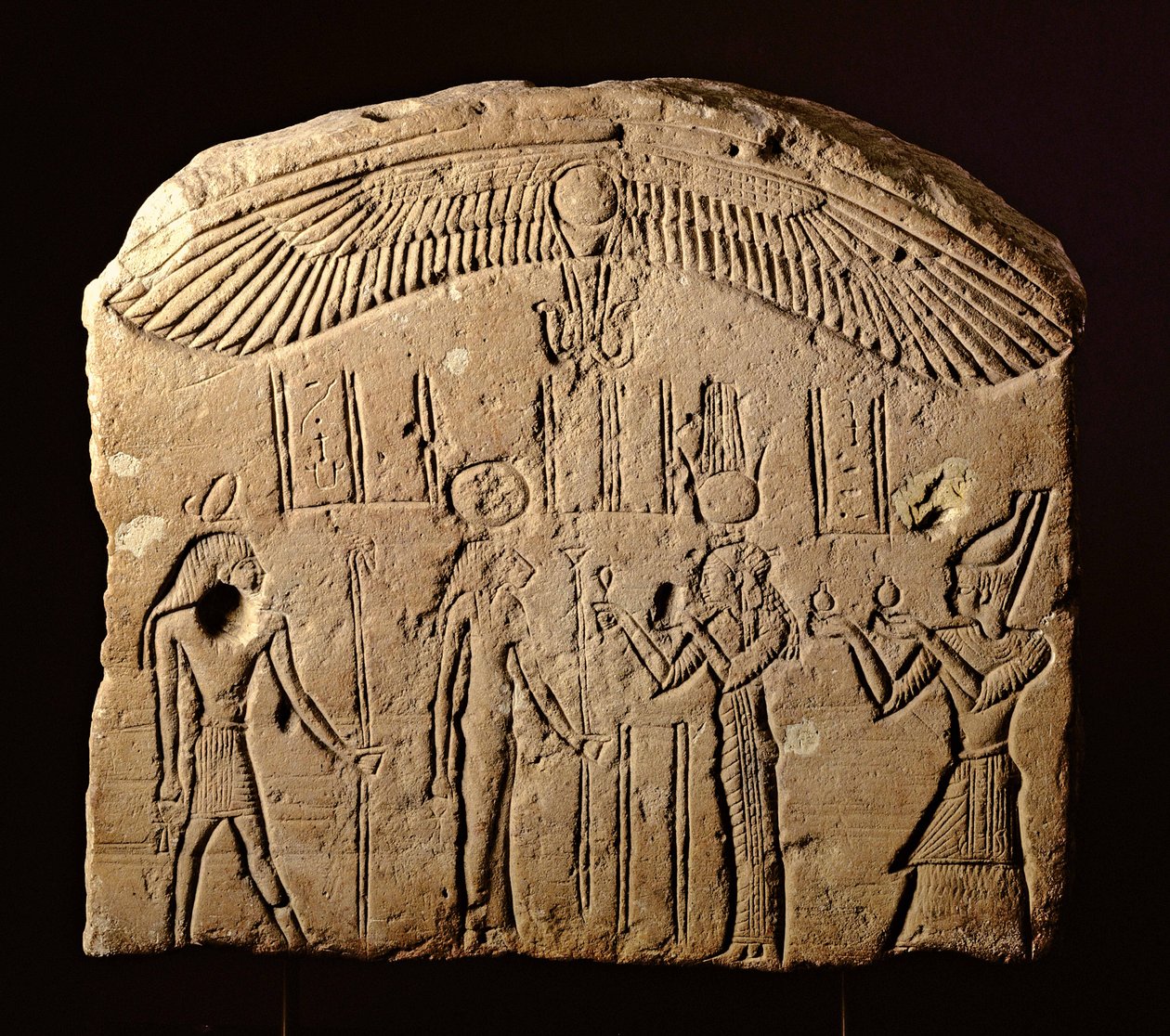 Estela de bajorrelieve con una escena de ofrenda, un faraón con la diosa Sekhmet y el dios Heka, c.200-100 a.C. de Egyptian Ptolemaic Period