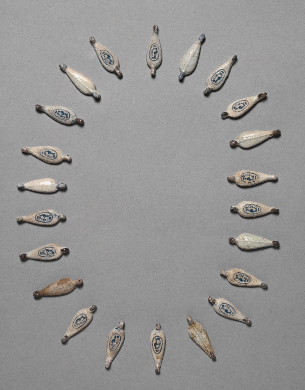 Cuentas en forma de pétalo, c.1391-1353 a.C. de Egyptian 18th Dynasty